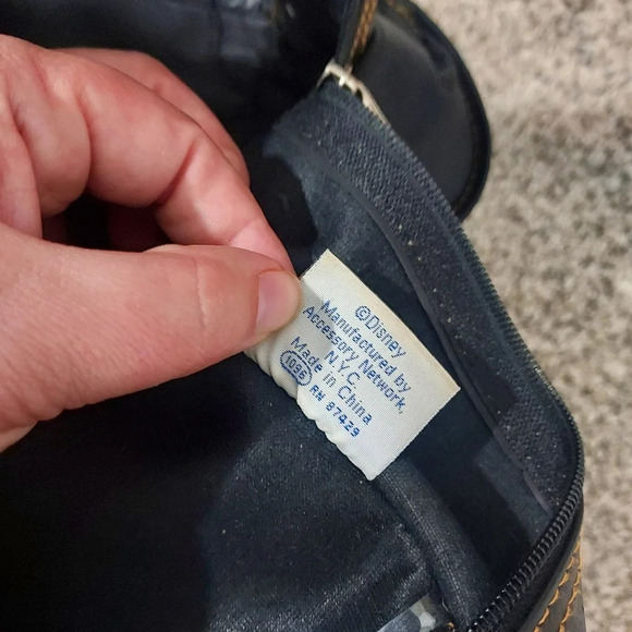 Vintage Disney Fun & Friendly Pooh Gear Black Winnie the Pooh Bookbag - Picture 13 of 13